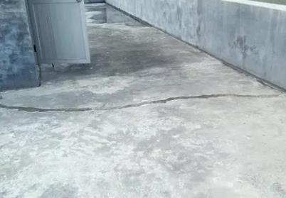 秀峰楼顶漏水维修公司分享下如何解决卫生间隐蔽部位漏水的问题?